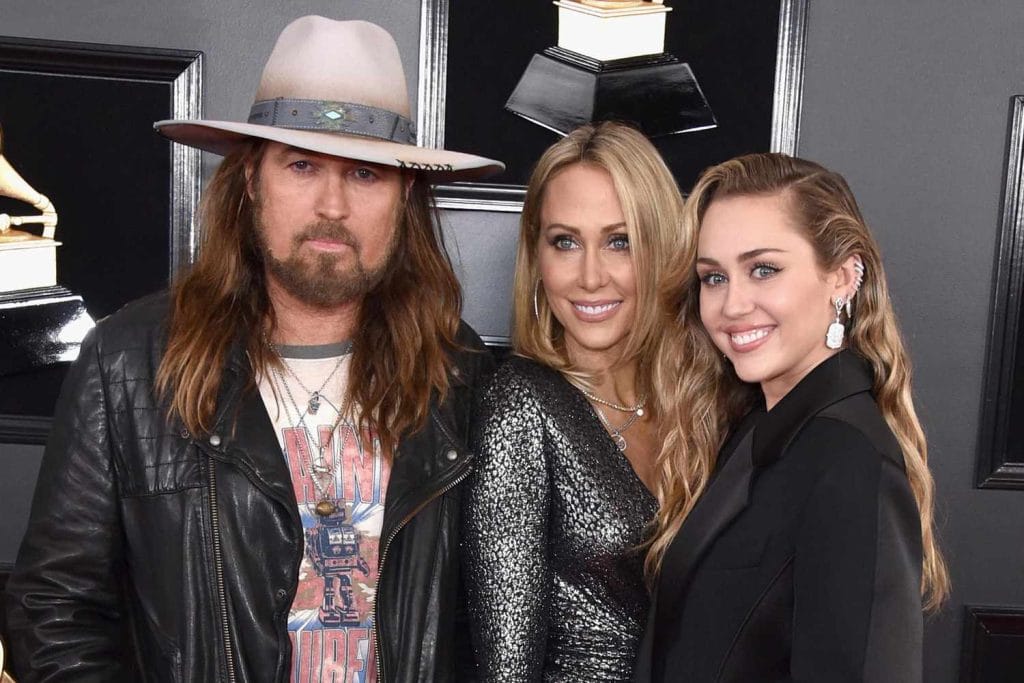 billy-ray-cyrus-tish-cyrus-miley-cyrus-051025-ad4d585203214ed39711eb16b2bfdaac.jpg