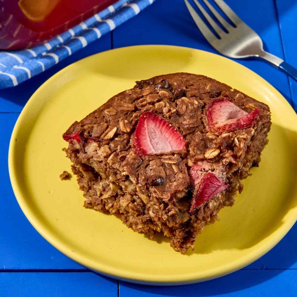 chocolate-strawberry-baked-oats-beauty-122_preview_maxWidth_4000_maxHeight_4000_ppi_300_quality_100.jpeg