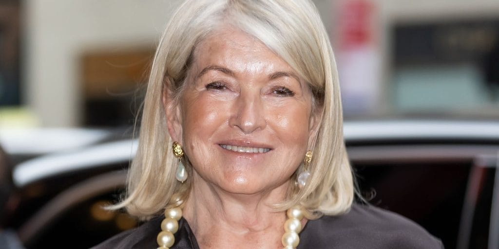 061725-martha-stewart-soc-c2941efccc284719808e354dd4060c03.jpg