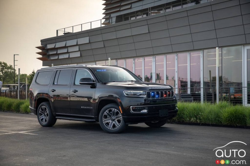 2025-jeep-wagoneer-police-vehicle_4fr.jpg