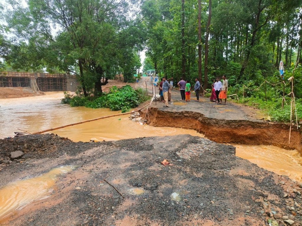 Bridge diversion washed away; Telkoi disconnected - OrissaPOST