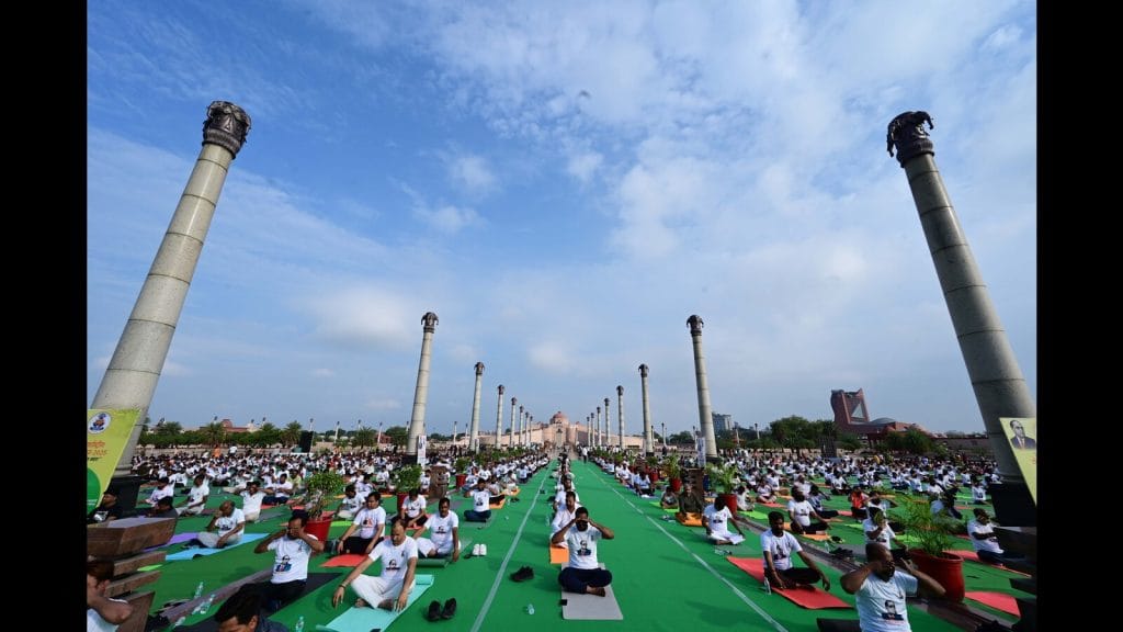 People-participate-in-a-yoga-session-on-the-11th-_1750529846074.jpg