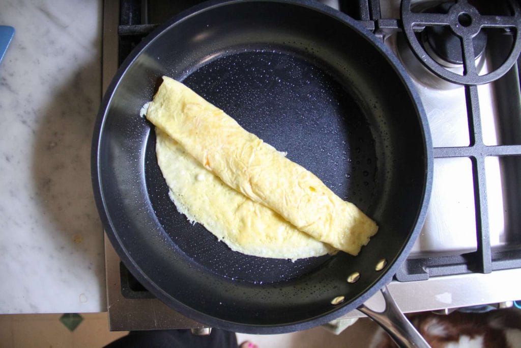 sea-ceramic-skillet-kyocera-madeline-muzzi-02-2f8c68ad98f642299ff6f119e804f3e7.jpeg