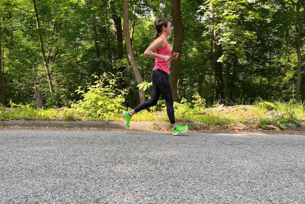 vwt-running-shoes-test-saucony-endorphin-elite-sara-michael-03-f1f4b5403b9c4d378bcca9ff134c342f.jpeg