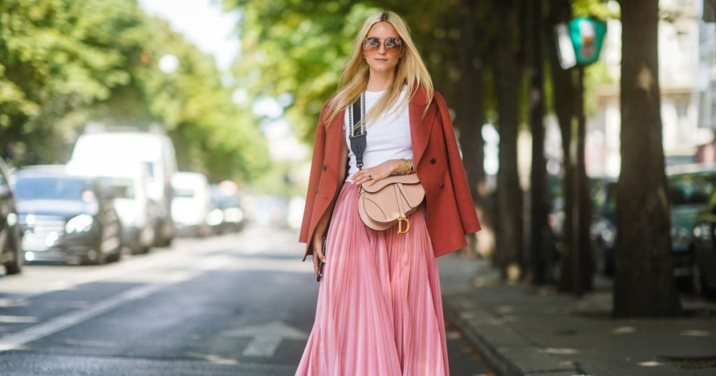 16 Skirts That Slim Pear-Shaped Bodies