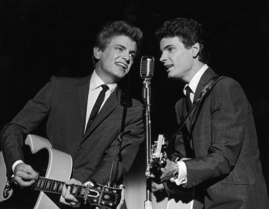 1962-phil-left-and-don-everly-the-american-rock-n-roll-duo-the-everly-brothers-on-stage-photo-by-hul.jpeg