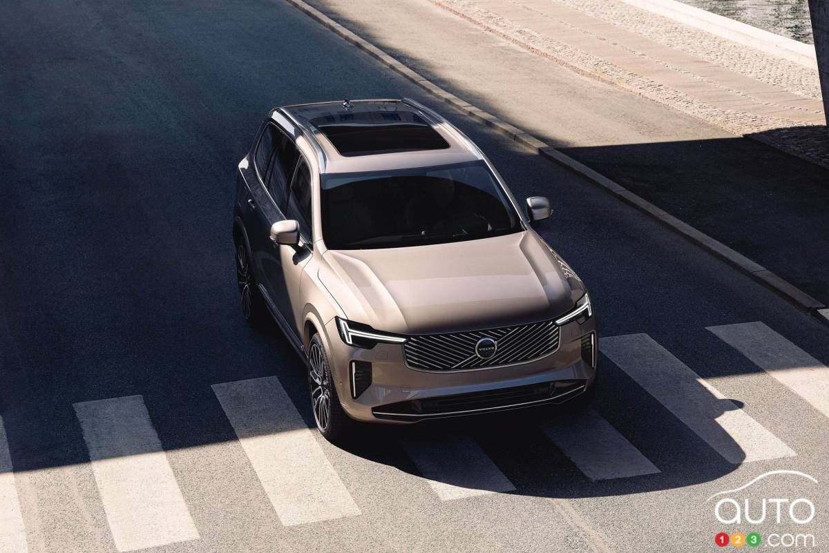 331893_New_Volvo_XC90_-_exteriorfr.jpg