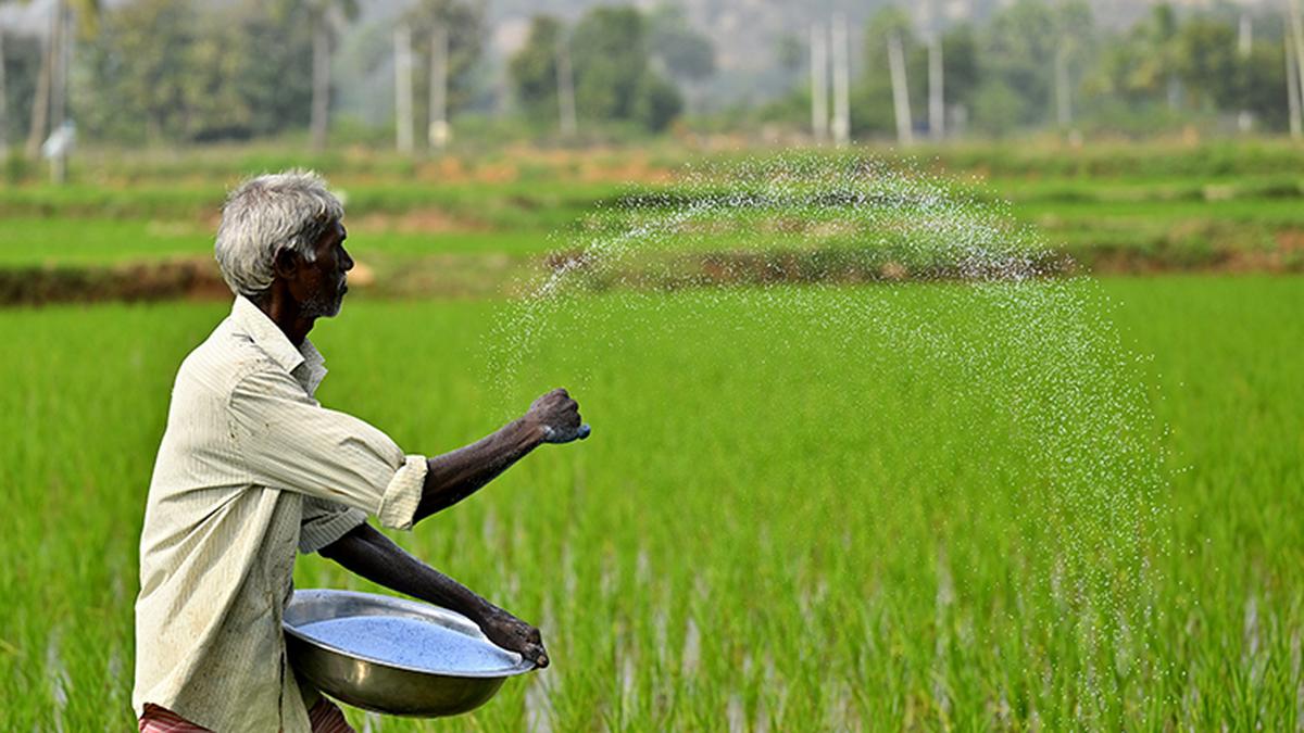 Extend necessary credit to farmers: Agriculture Minister
