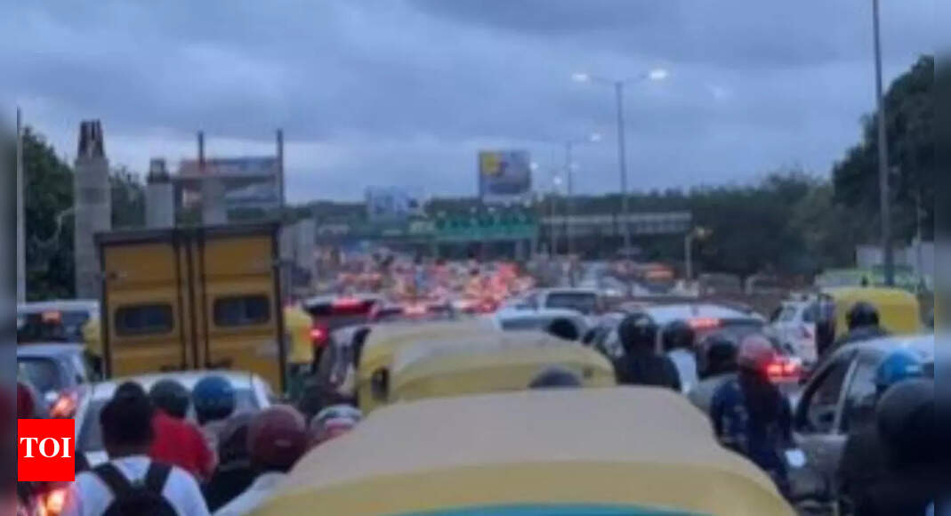 'Friend reached Dubai and am still stuck here': Instagram post on Bengaluru traffic goes viral; netizens react | India News - Times of India