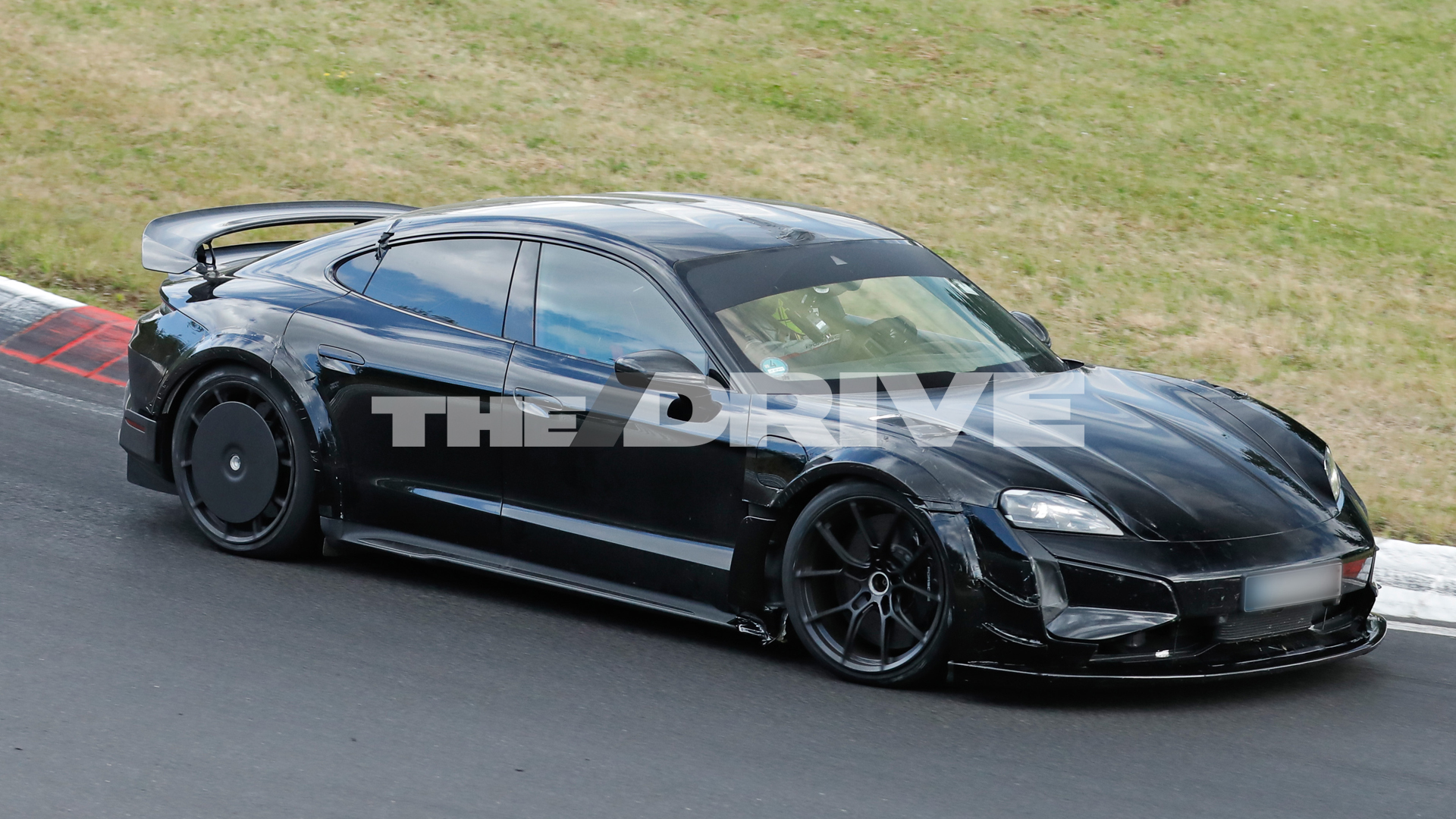 Porsche-Taycan-spy1.jpg