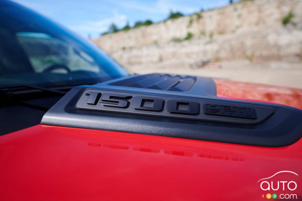 ram_1500_sport_crew_cab_9fr.jpeg