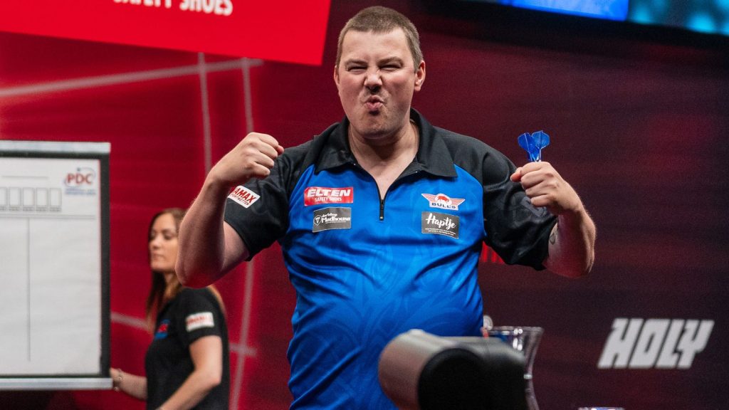 skysports-andy-baetens-darts_6963750.jpg